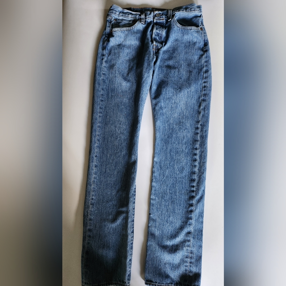 Levi's 501s Men's 31x32 (31×34) - fits like a women’s 26 tall